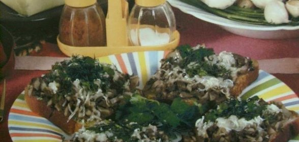 Закусочные бутерброды с грибами в микроволновой печи