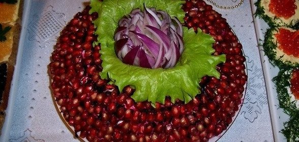 Салат «Гранатовый браслет»