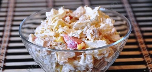 Салат из курицы сыра ананасов