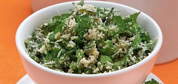 Ленивый салат из петрушки и пармезана