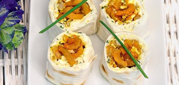 Роллы с креветками в карри