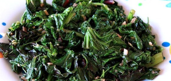 Листовая капуста с беконом