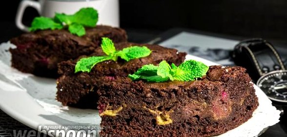 Шоколадный пирог с малиной и маскарпоне