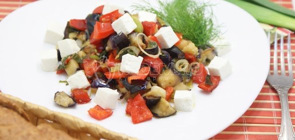 Закуска из баклажан с перцем и сыром