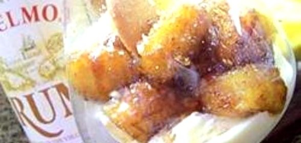 Бананы в карамельном соусе с ромом