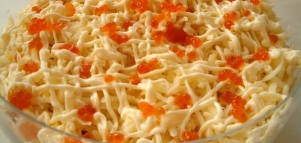 Салат с морским коктейлем