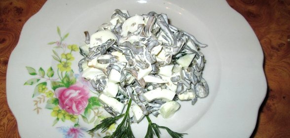 Салат с морской капустой и огурцом