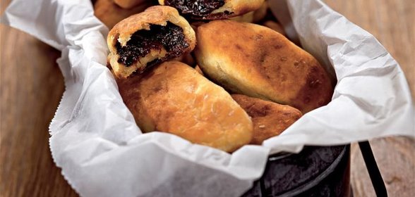 Картофельные пирожки с черносливом