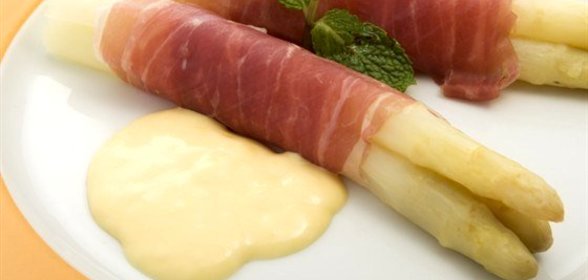 Рулеты из ветчины со спаржей и майонезом