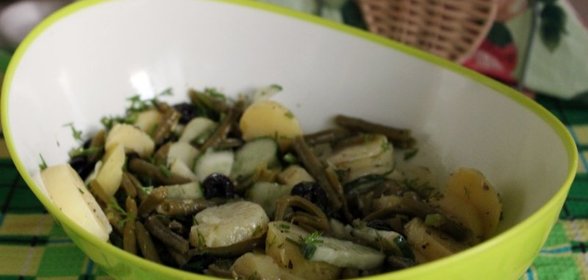 Салат из молодого картофеля со стручковой фасолью
