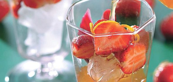 Компот из ревеня и клубники