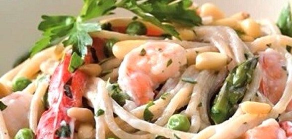 Паста с креветками в сливочном соусе с пармезаном
