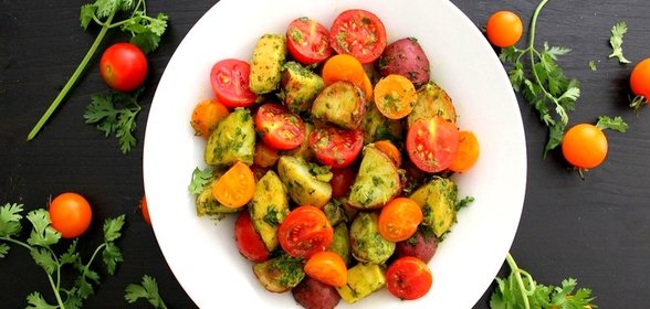 Салат с картофелем и помидорами на Новый год