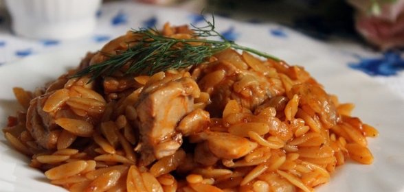 Паста с курицей в испанском стиле