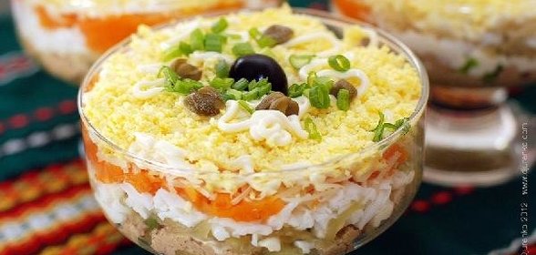 Салат из печени трески (слоеный)