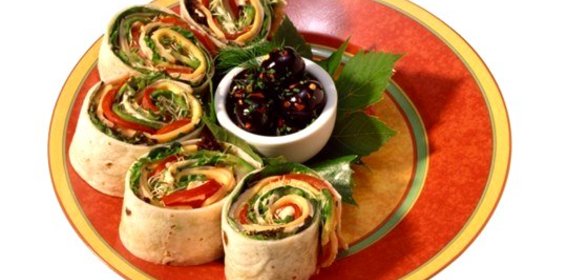 Роллы с тунцом, шпинатом и морковью