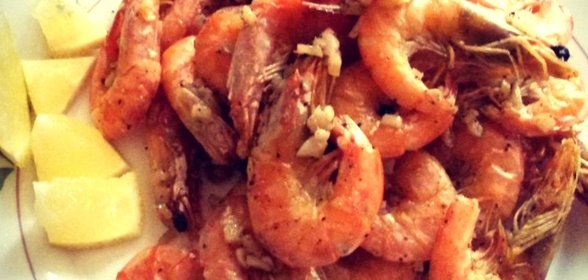 Жареные королевские креветки с чесноком