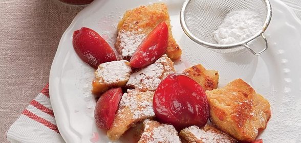 Немецкие блины со сливовым компотом