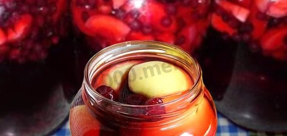 Компот из вишни и яблок