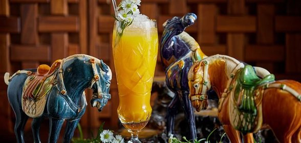 Салат с пекинской капустой и копченой семгой