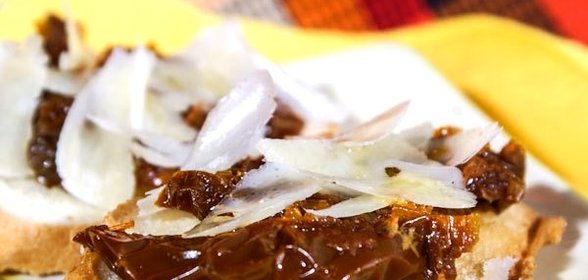 Бутерброды с вялеными помидорами