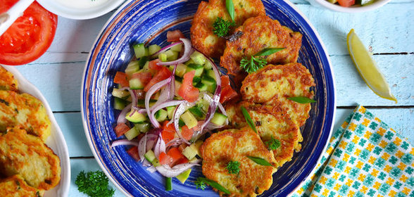 Картофельные драники с морковью и шпинатом
