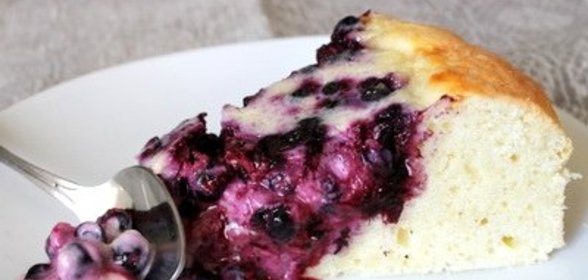 Пирог с черникой и сметаной