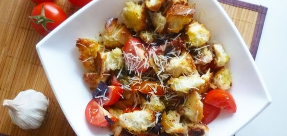 Салат из помидоров и маринованных перцев