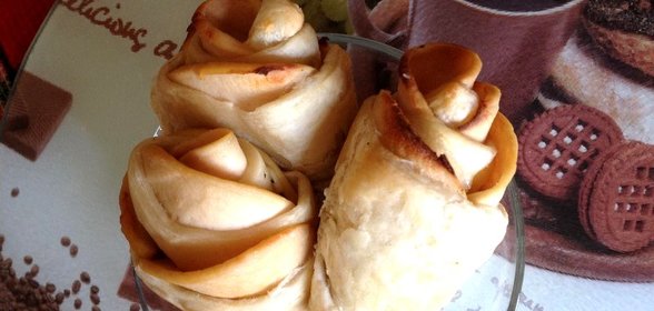 Аппетитные розы из слоёного теста