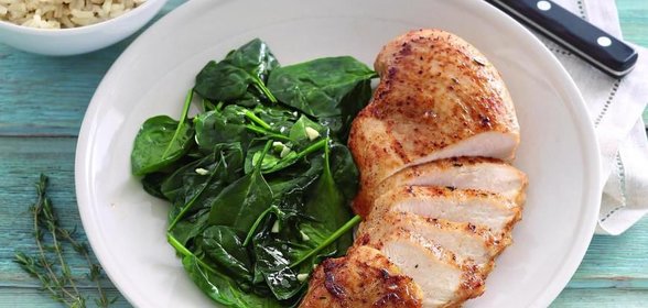 Цыпленок со шпинатом и белым вином