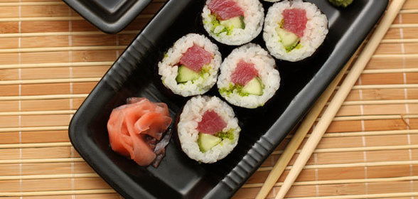 Роллы с тунцом и огурцом