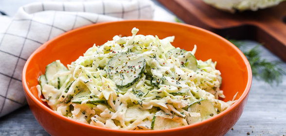Салат из молодой капусты с яйцом