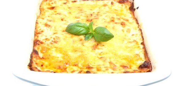 Лазанья с курицей, белыми грибами, грюйером и белым вином