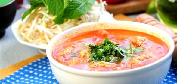 Томатный суп с фрикадельками и вермишелью