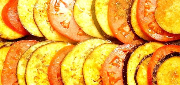 Баклажаны жареные с помидорами