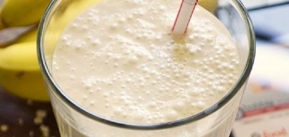 Смузи с бананом и овсяными хлопьями