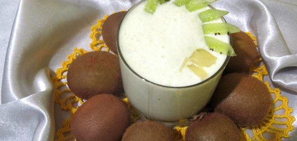 Коктейль с ананасом и киви