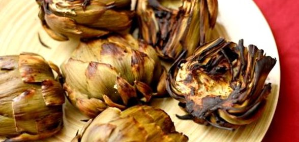 Жареные на гриле артишоки