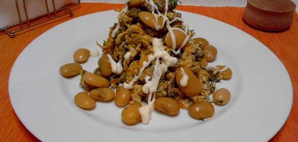Салат с фасолью и печенью