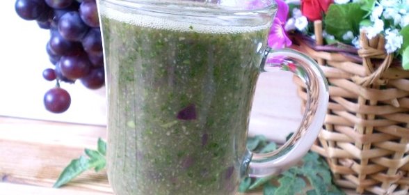 Зеленый коктейль с виноградом