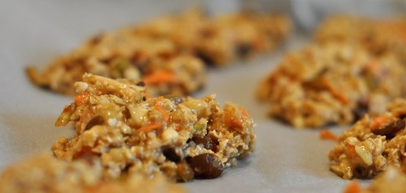 Овсяные плюшки с орехами, изюмом и бананом