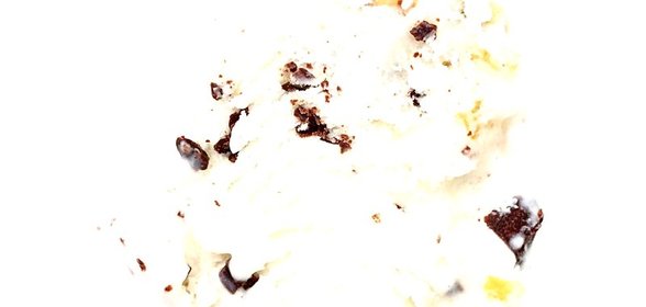 Мороженое с рикоттой, фисташками, шоколадом и засахаренной цедрой