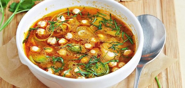 Томатный коктейль с проростками люцерны