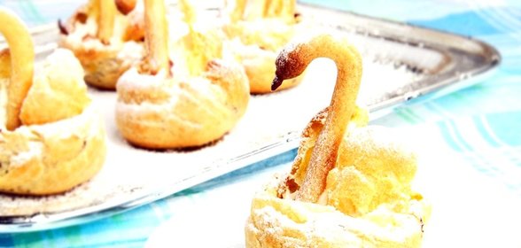 Лебеди из заварного теста