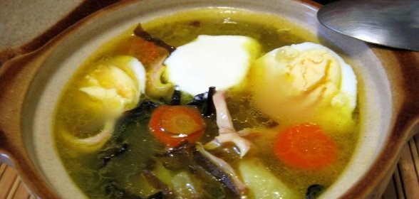 Суп с кальмарами и морской капустой