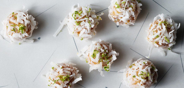 Шоколадные шарики с кокосом и лаймом