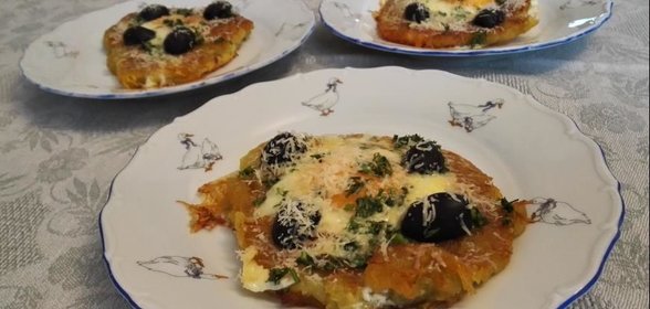 Яичница в картофельной форме