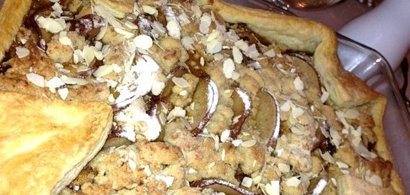 Пирог с карамельными грушами