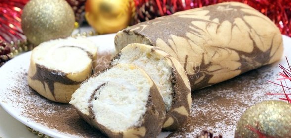 Бисквитный рулет с кремом «Новогодний салют»