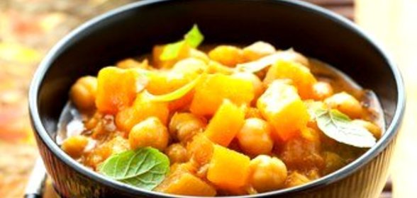 Тыквенный карри с нутом и цукини